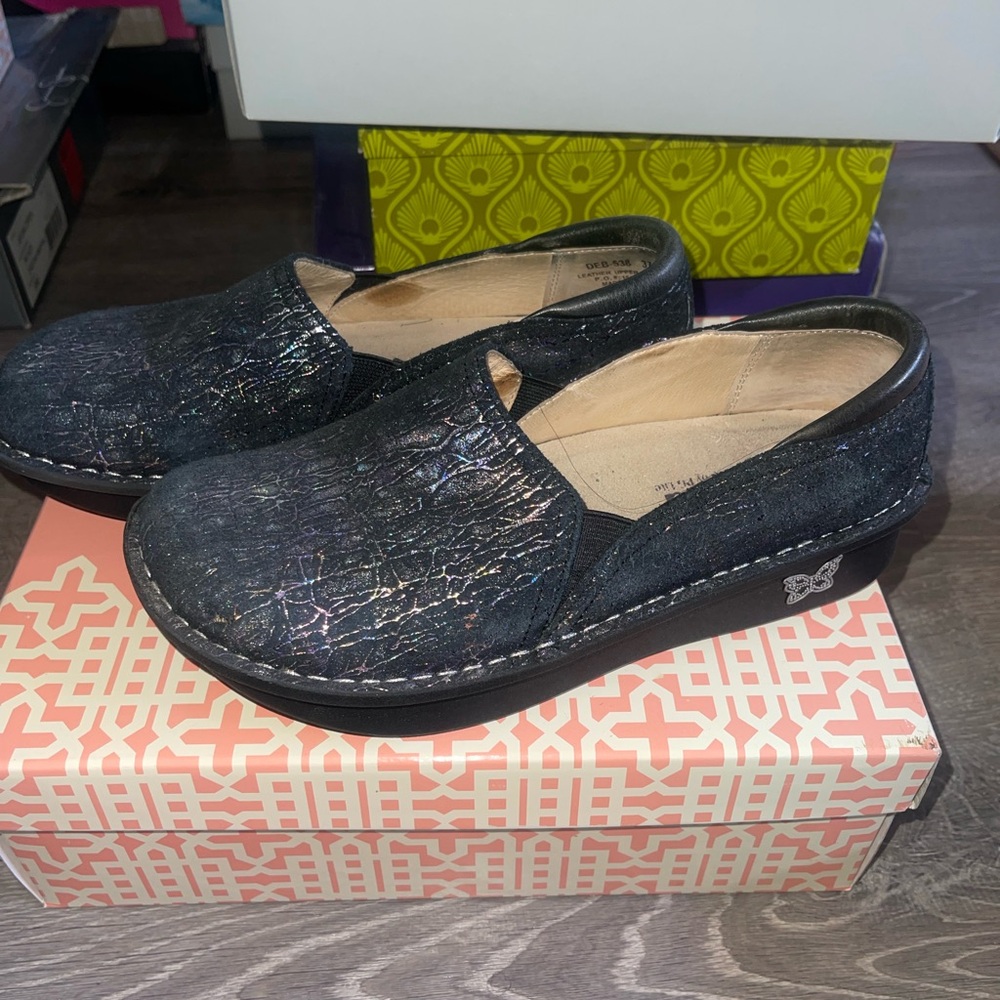 Nursing shoes